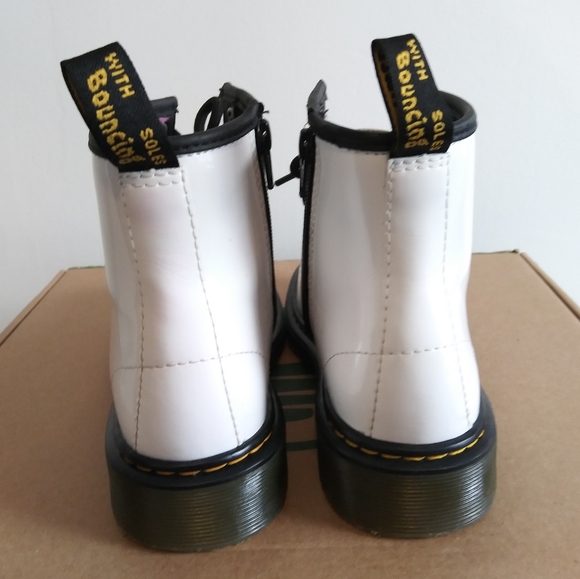 Doc Martens Air Wair Size 2 kids - Picture 4 of 7